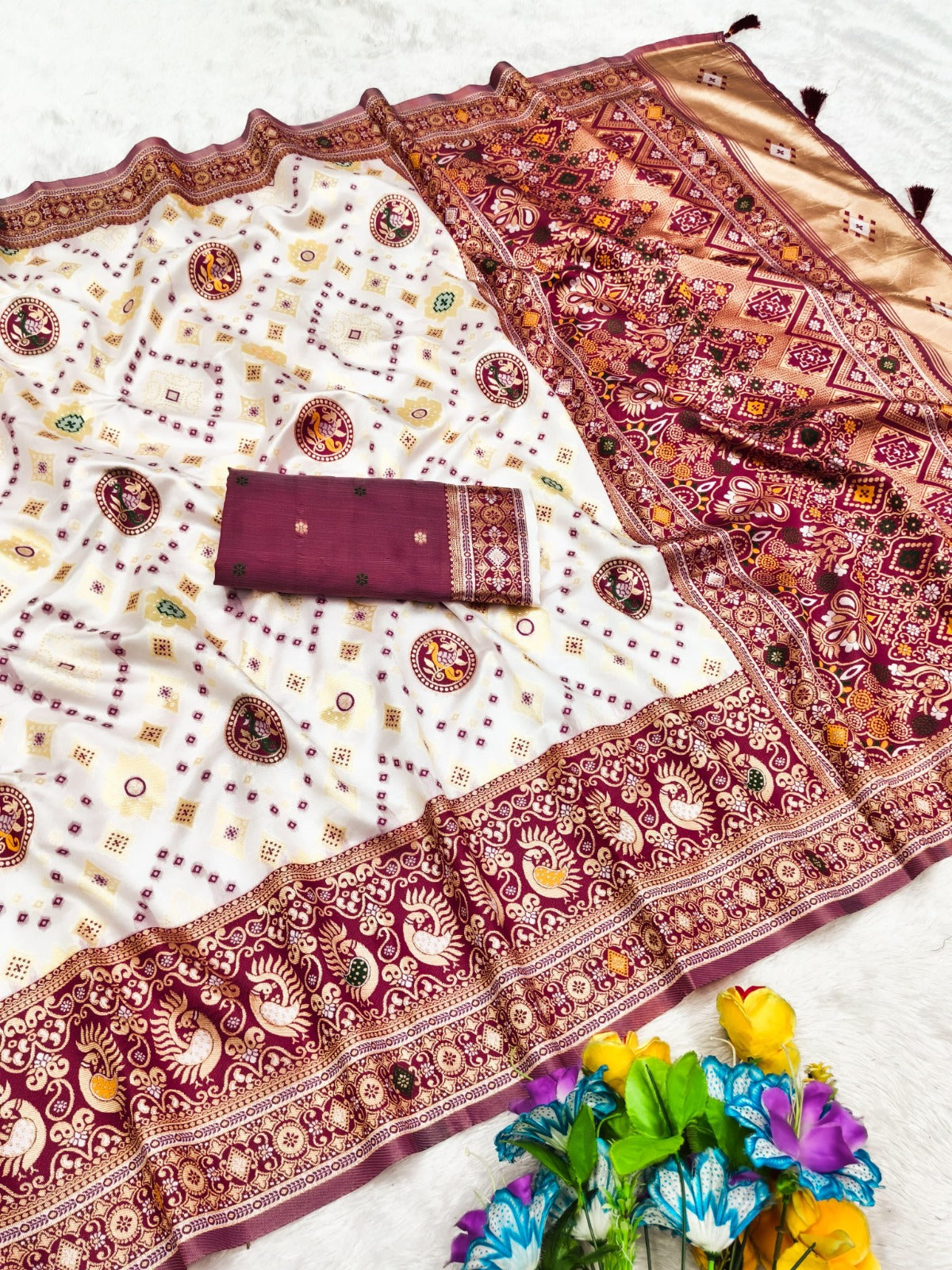 Elegant Soft Silk Saree with Dual-Tone Meenakari Design