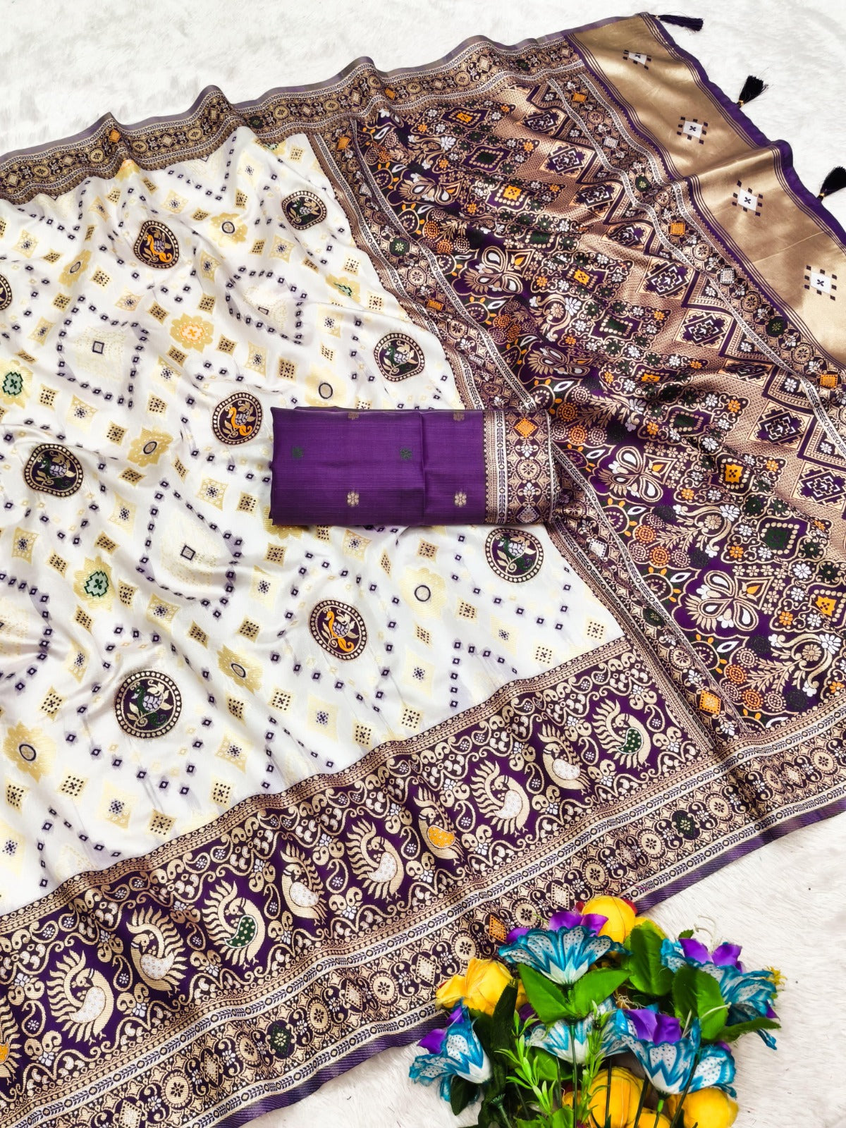 Elegant Soft Silk Saree with Dual-Tone Meenakari Design